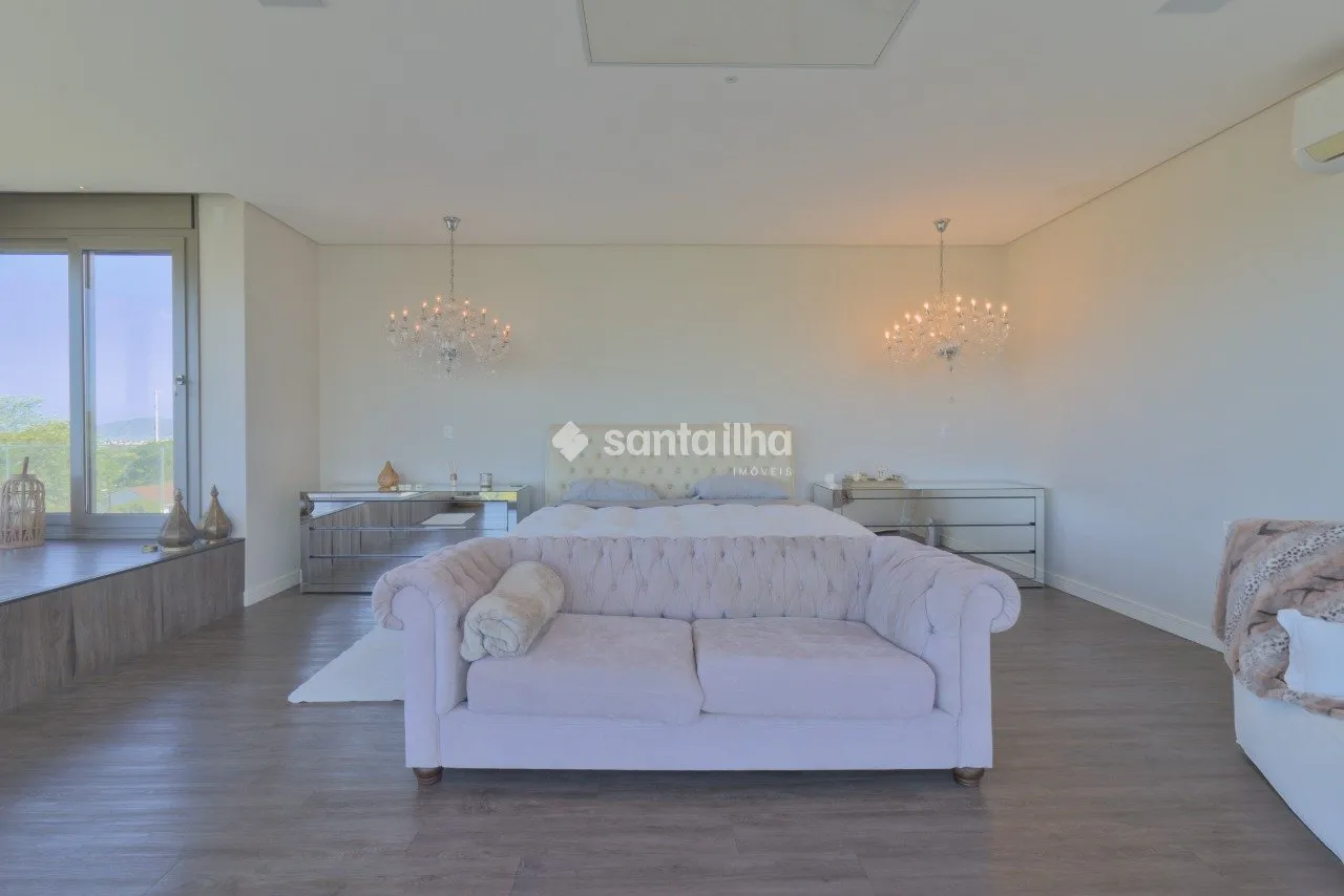 House with 6 en-suite bedrooms and 8 bathrooms, 1350 m² — photo 46
