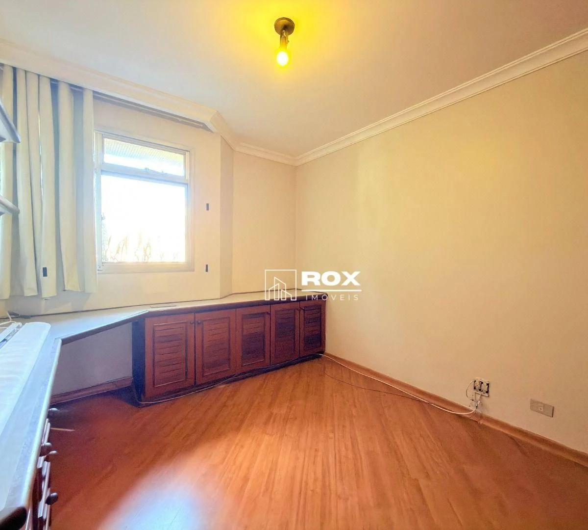 Furnished apartment, 170 m², with a glass-enclosed balcony — photo 13