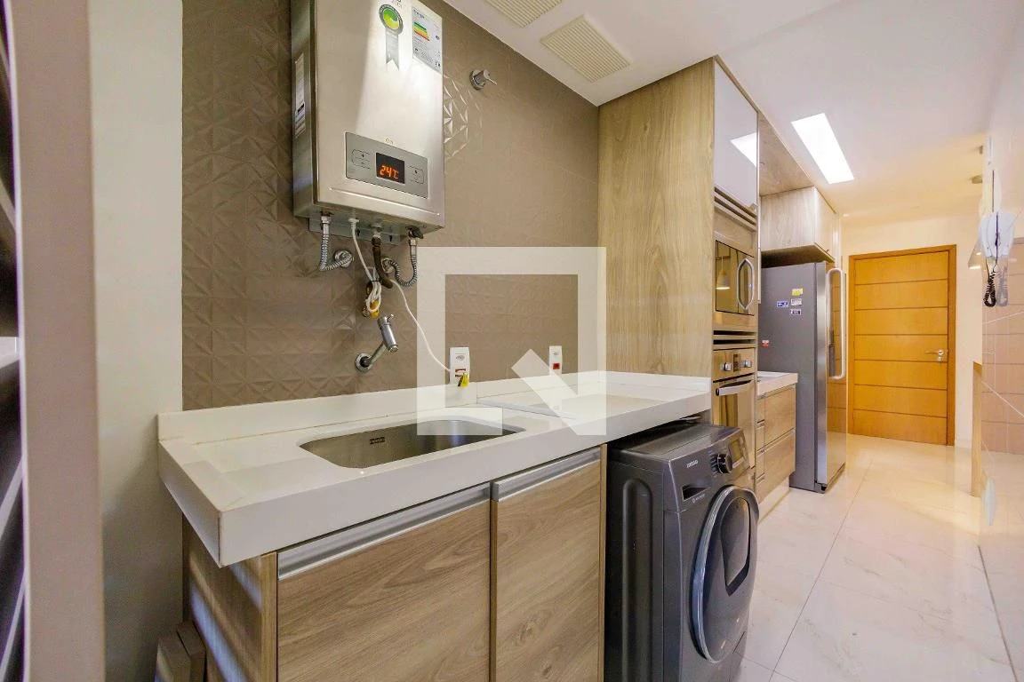 Apartamento mobiliado com 4 quartos e 4 banheiros — photo 46