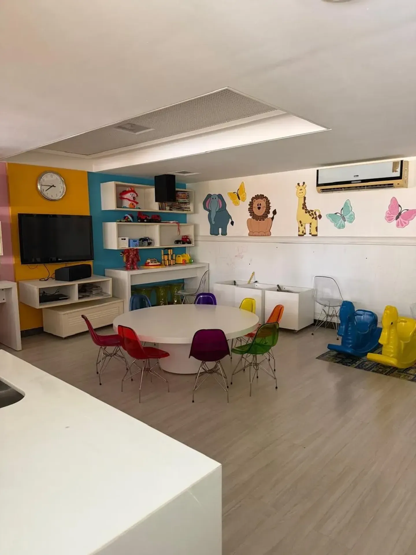 Furnished 175 m² apartment with 3 en-suite bedrooms — photo 40