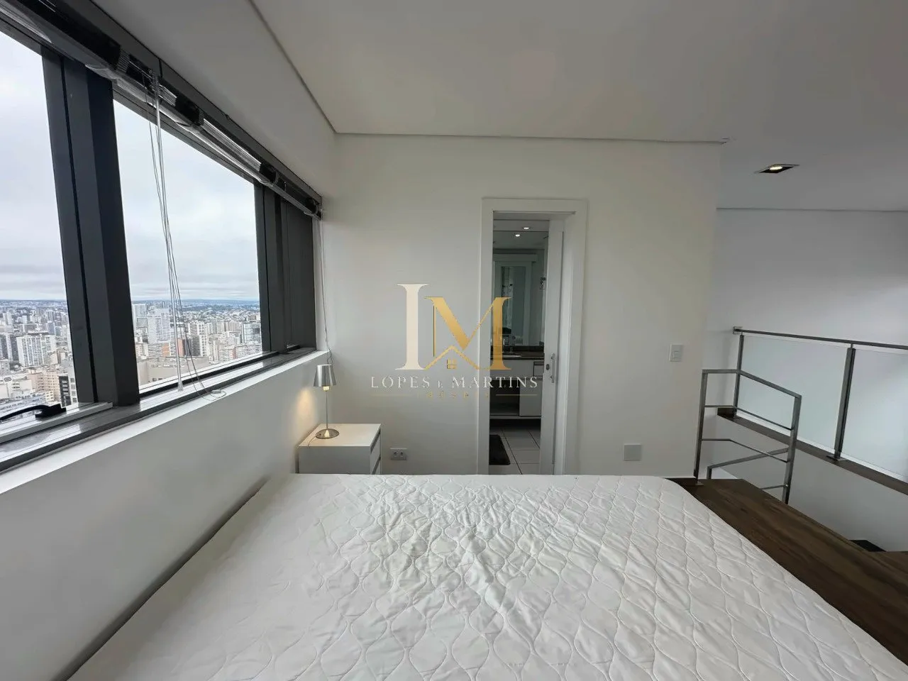 One-bedroom apartment in a building with a gym — photo 4