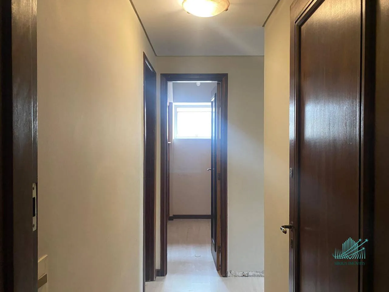 4-bedroom apartment with enclosed glass balcony — photo 20