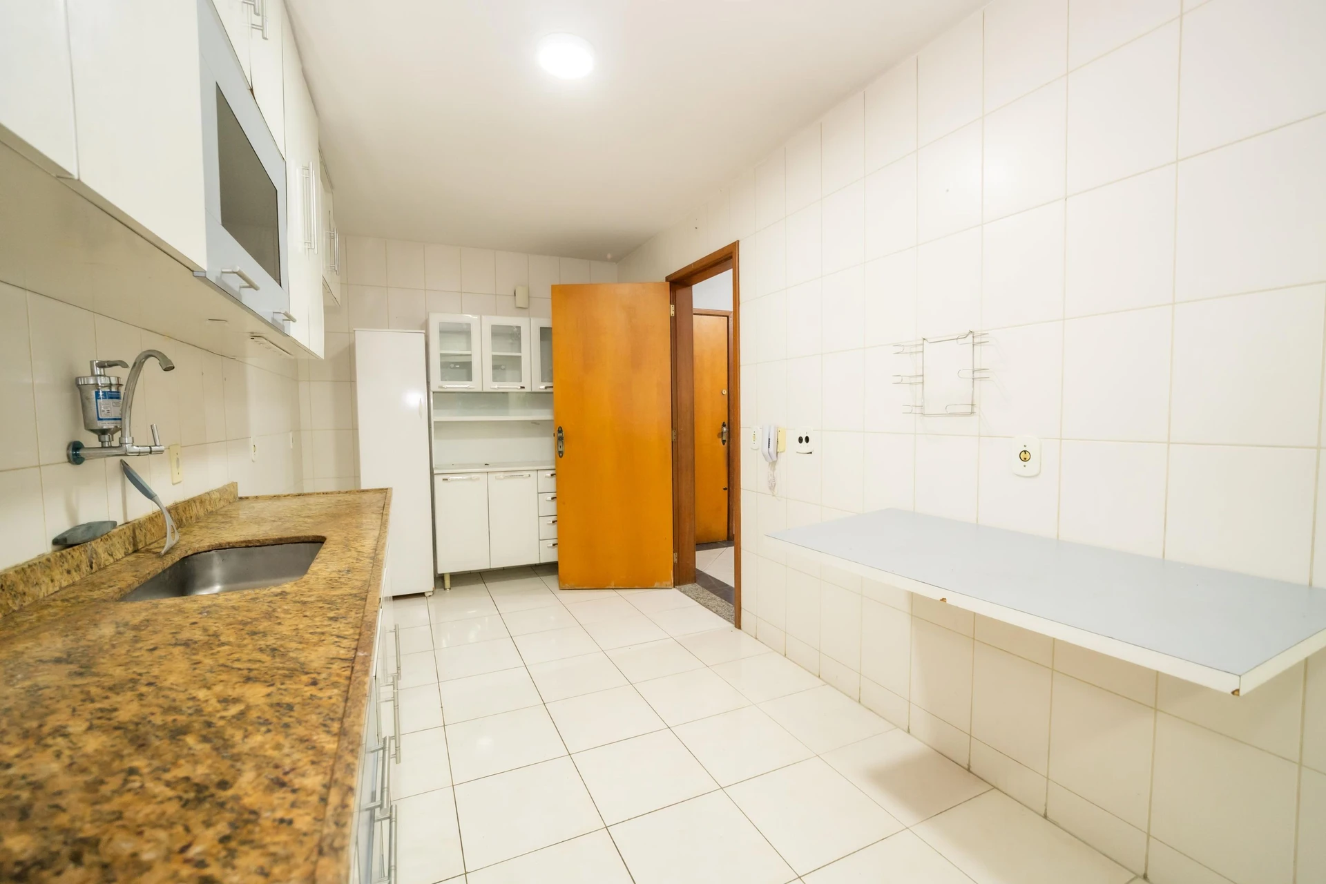 Glass-enclosed balcony in a 4-bedroom apartment, 110 m² — photo 18