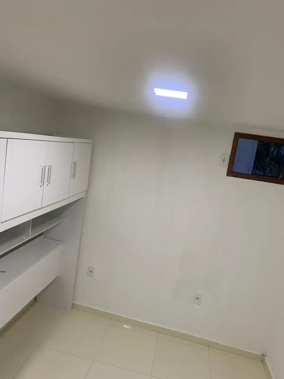 Unfurnished 1-bedroom apartment with a separate kitchen — photo 4