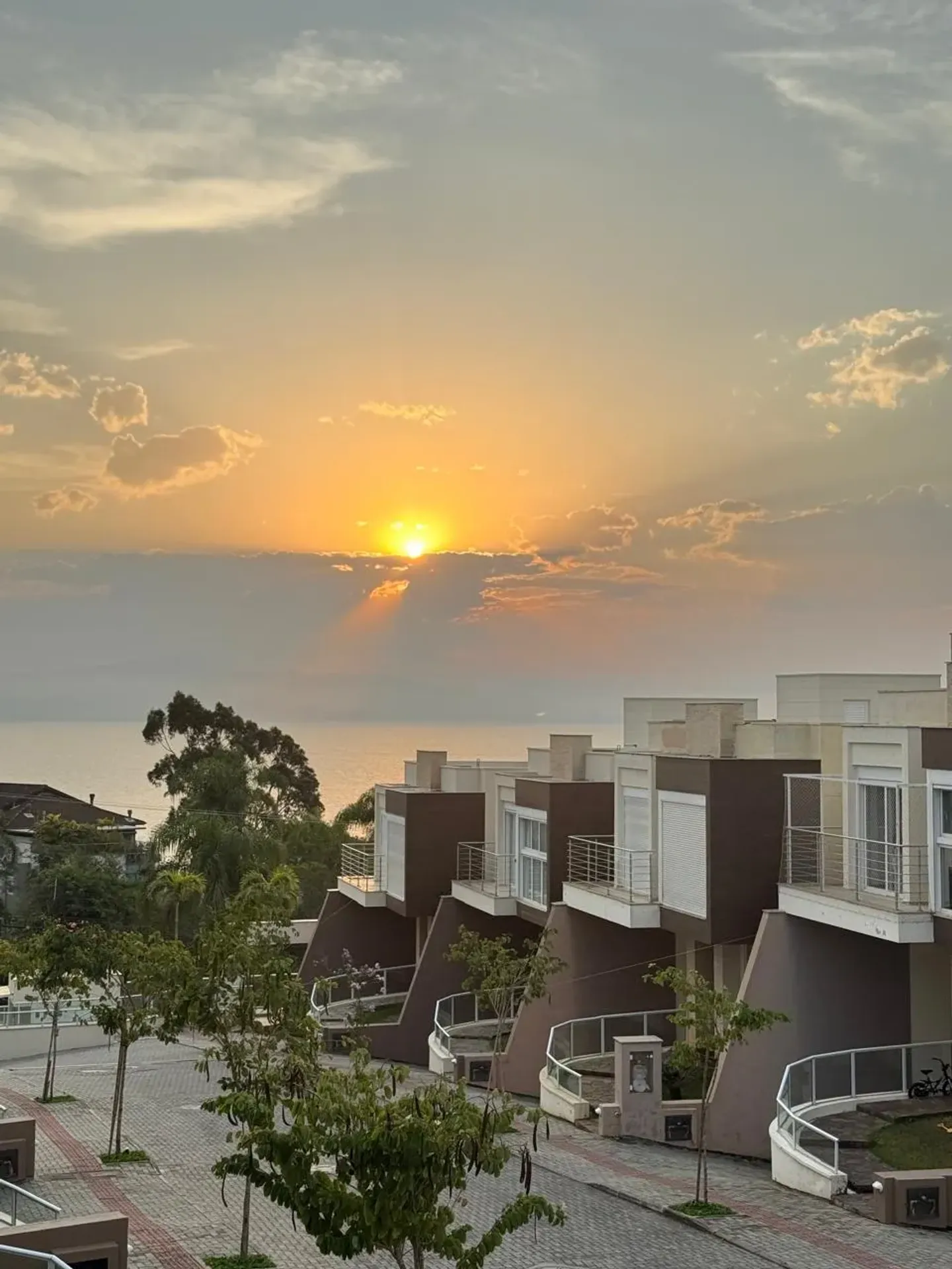 Furnished house, 263 m², with a water view — photo 45