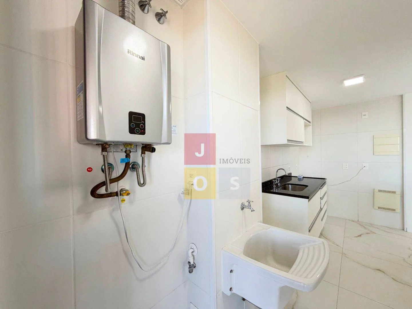 80 m² apartment with 2 bedrooms and a glass balcony — photo 34