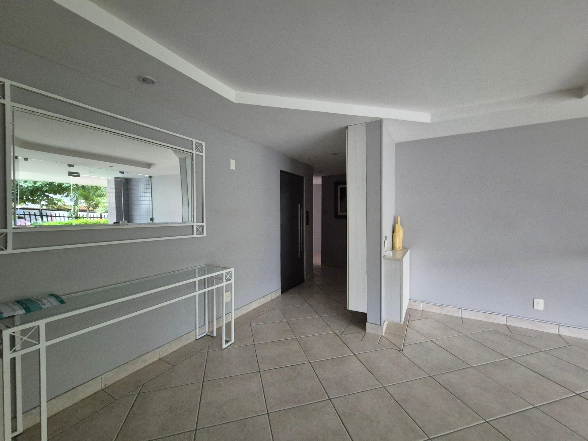 4-bedroom apartment with 3 bathrooms and a balcony — photo 41