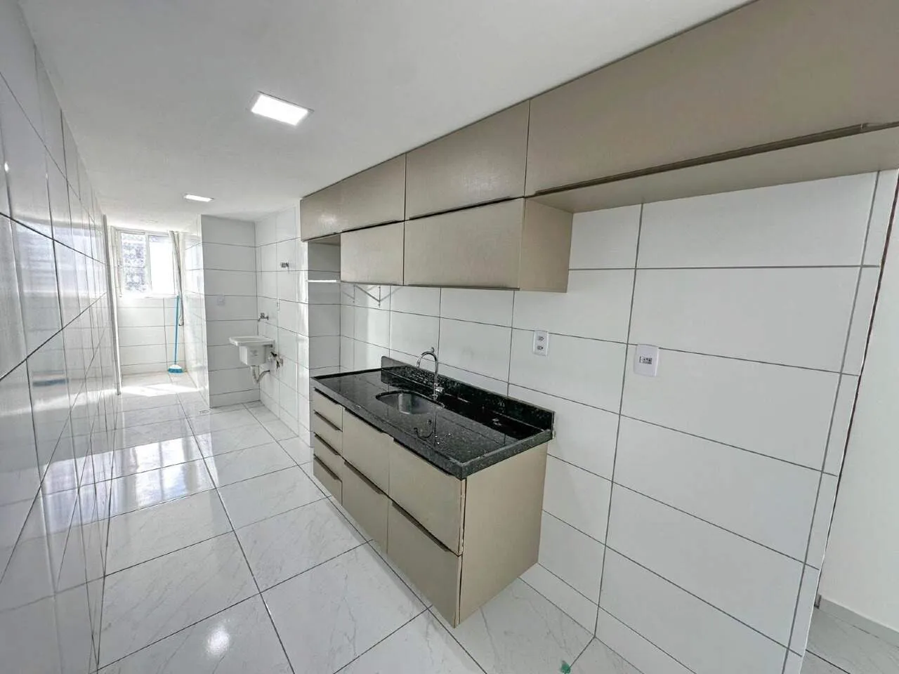 3-bedroom apartment with balcony and 1 en-suite — photo 2