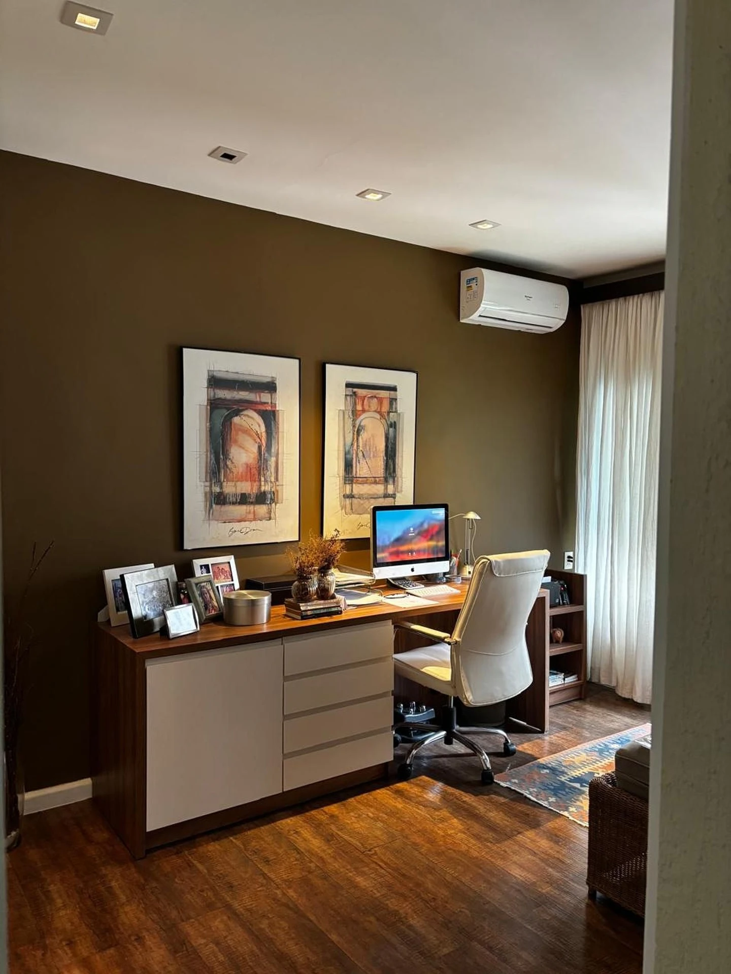 Furnished apartment, 91 m², with floor-to-ceiling windows — photo 13