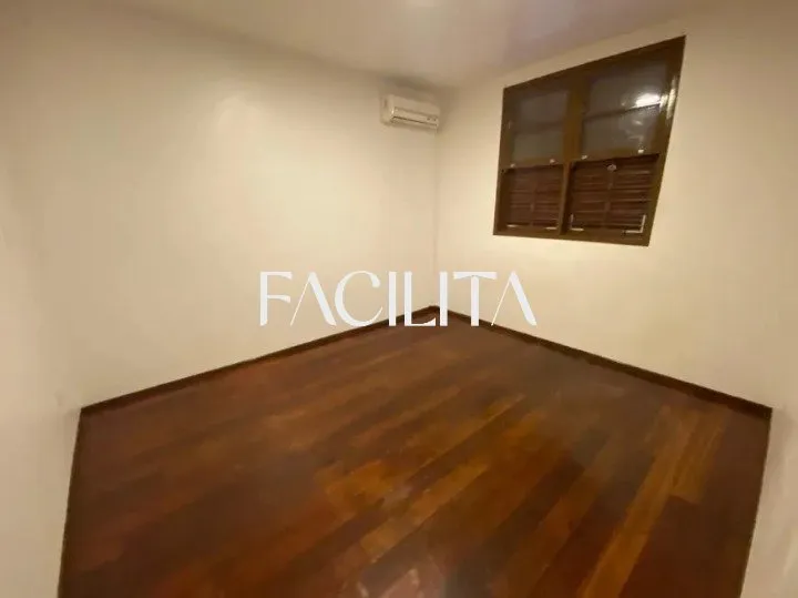Furnished 164 m² house with 3 bedrooms and private garden — photo 4