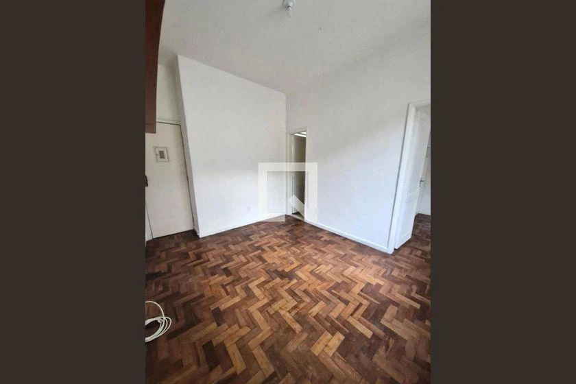 Wood or laminate floors in a one-bedroom apartment, 50 m² — photo 11