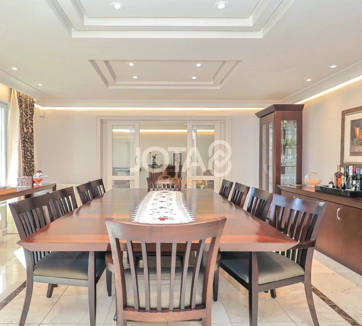 House with 5 suites, 8 baths and 6 parking spaces — photo 13