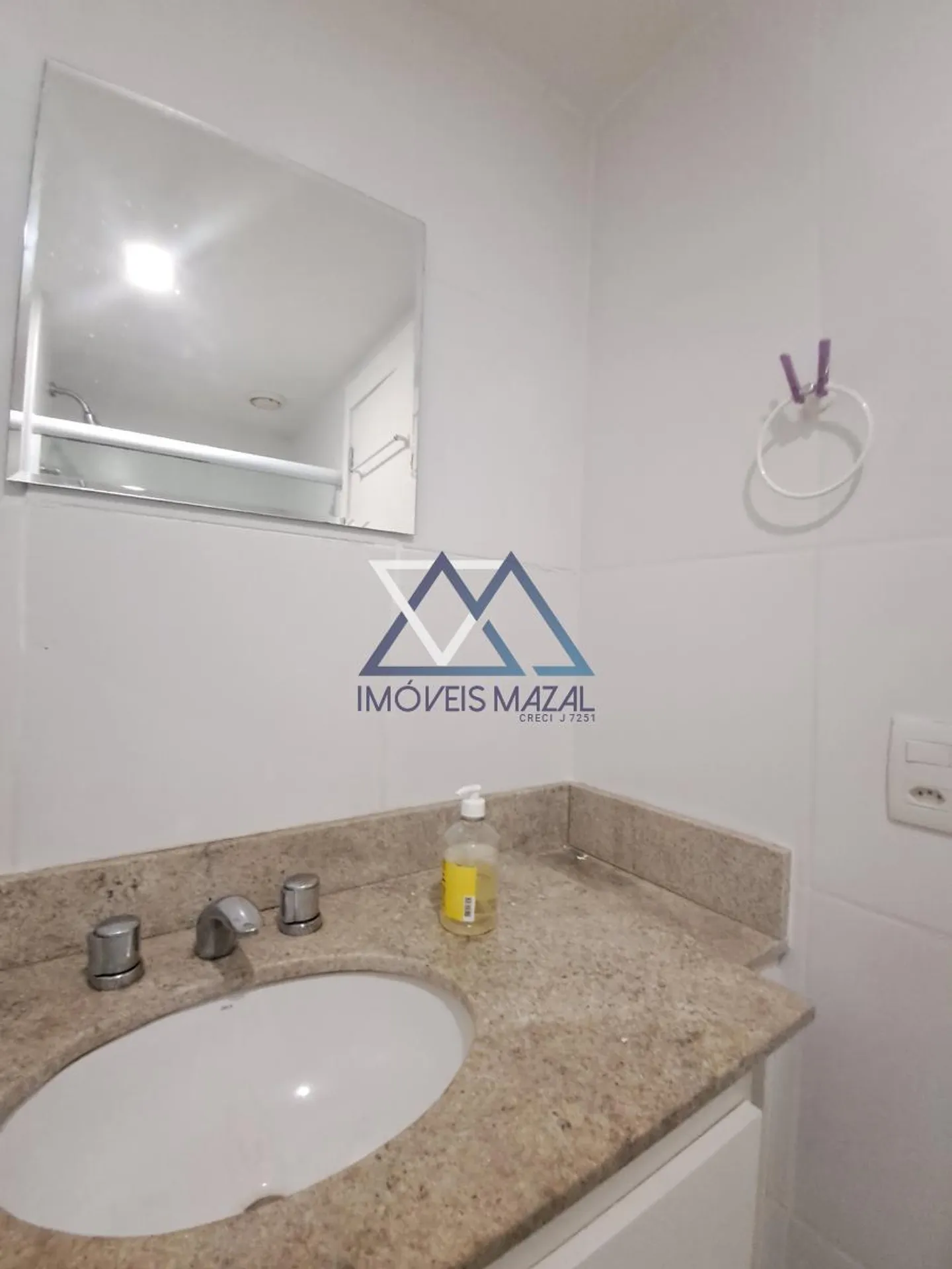 Квартира 70 м² с застеклённым балконом и камином — photo 30