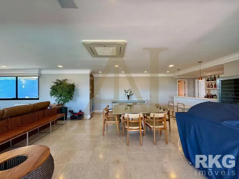 Furnished apartment with 4 bedrooms and water and city views — photo 19