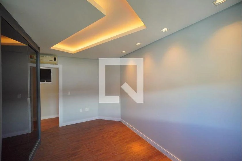 Apartment, 205 m², with a glass-enclosed balcony — photo 23