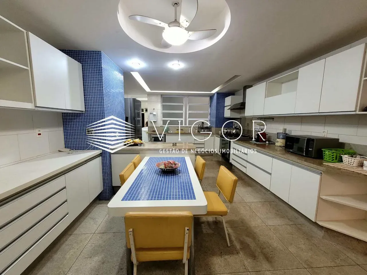 Furnished 347 m² apartment on the 2nd floor, 4 bedrooms — photo 7