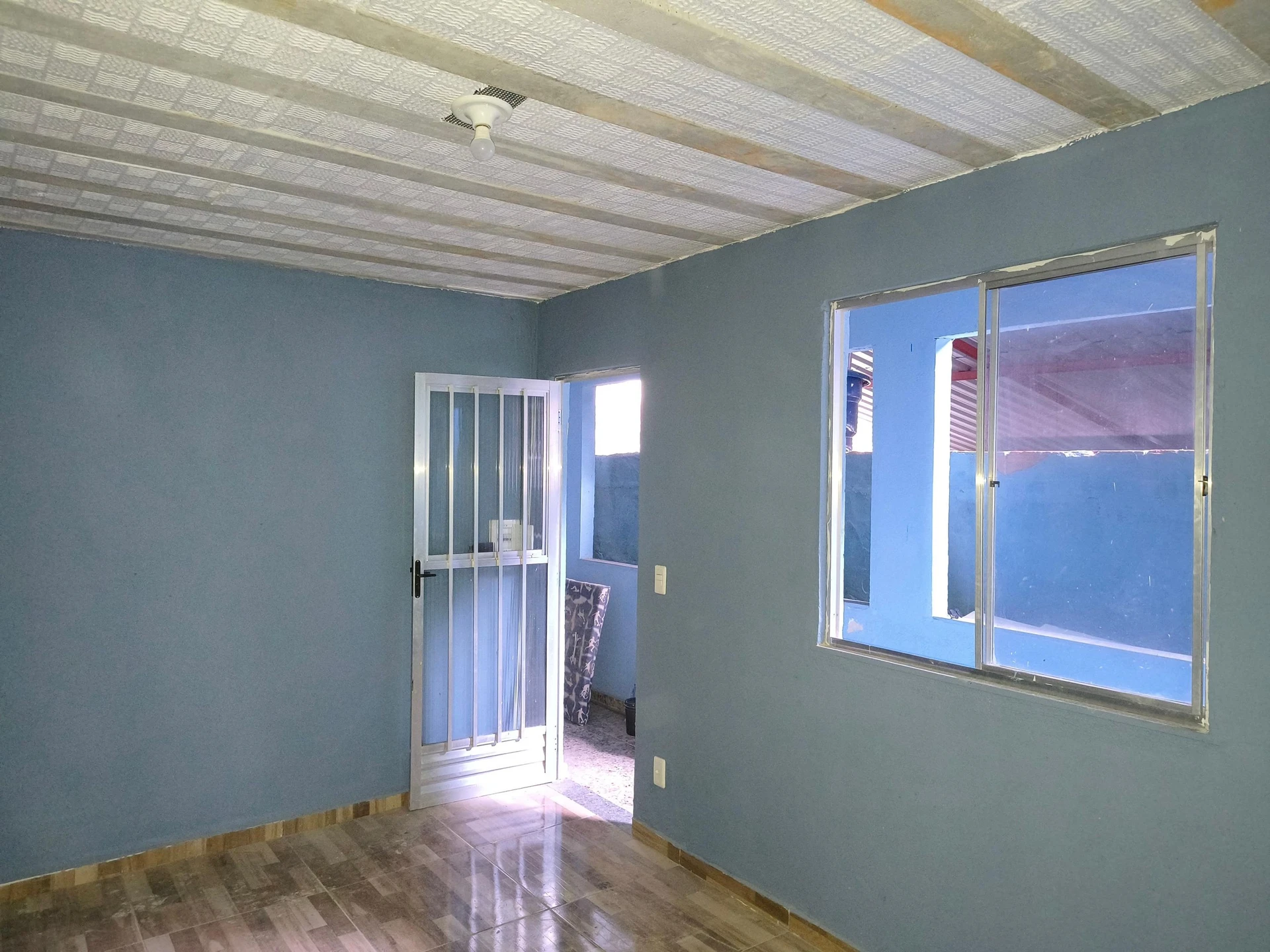 Unfurnished studio with a balcony and laundry area — photo 2