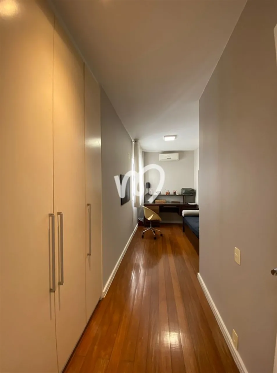 Furnished 314 m² apartment with 5 bedrooms — photo 17