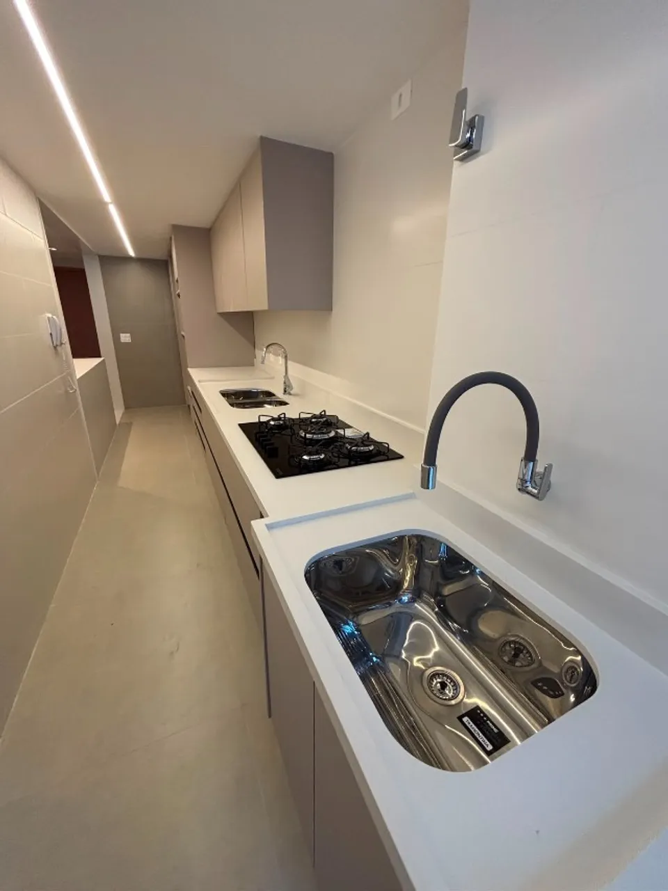 3-bedroom apartment with closed kitchen and gas stove — photo 2