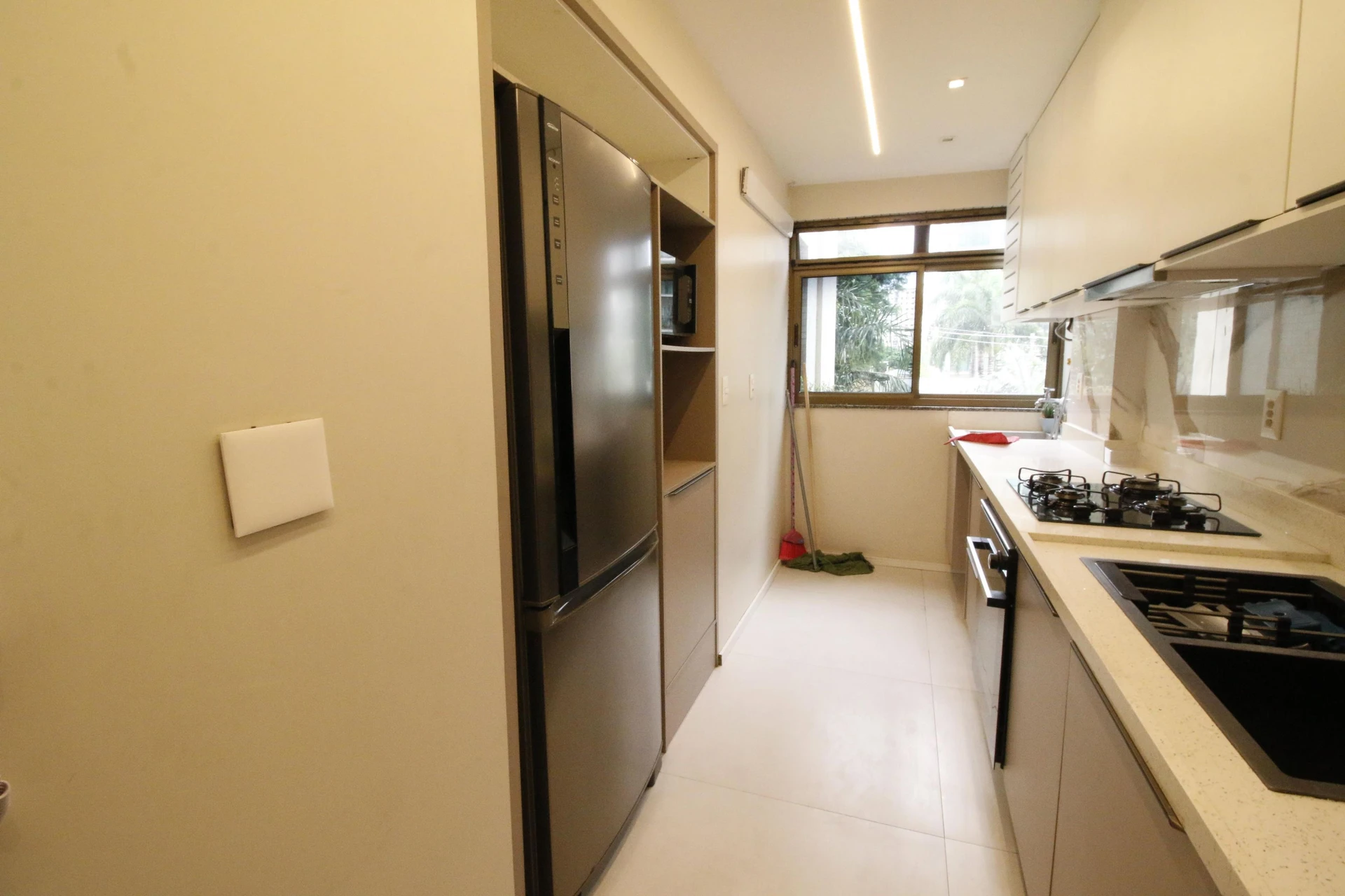 Walk-in closet in a 2-bedroom apartment, 90 m² — photo 10