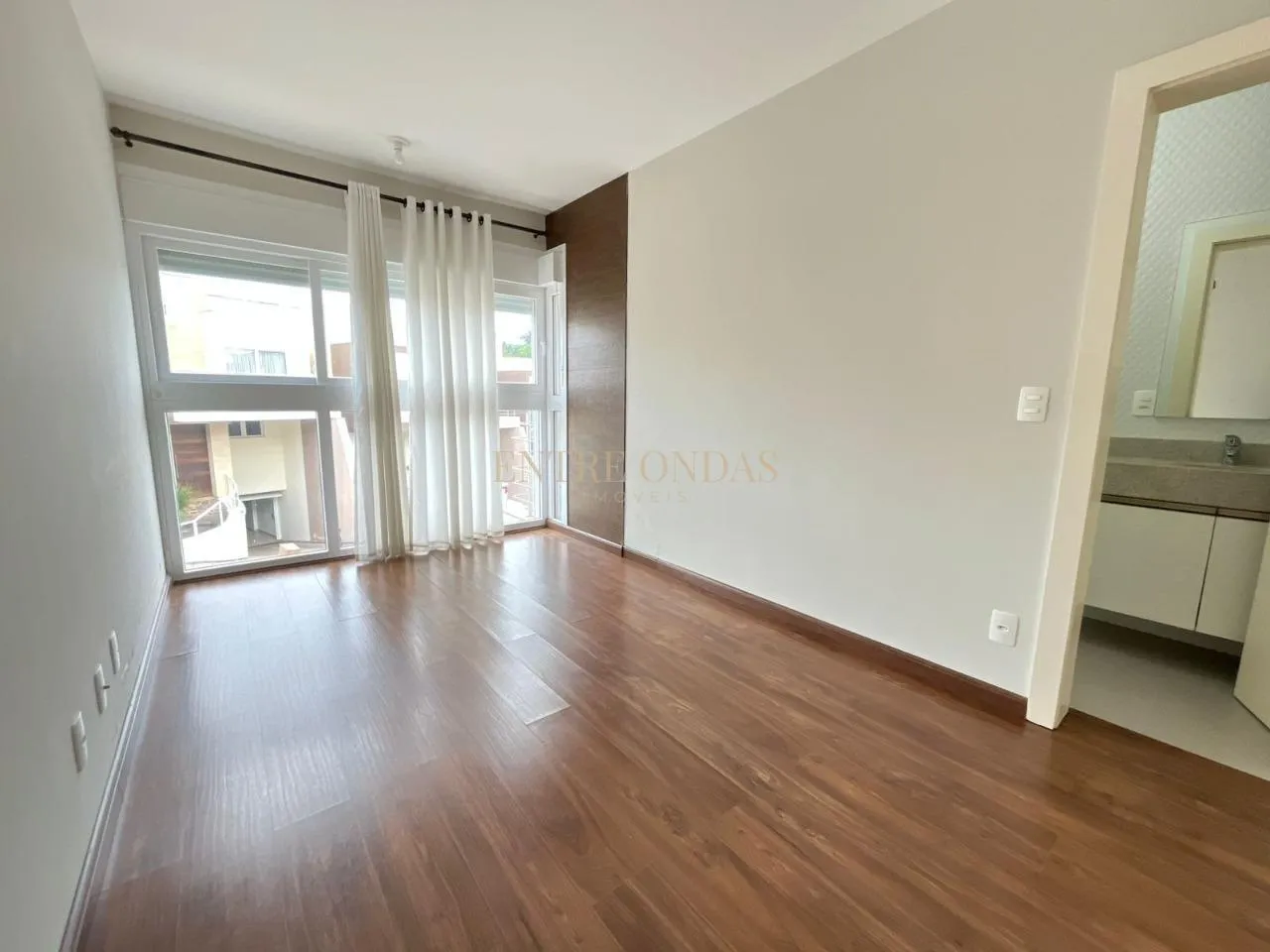 Water view in a 4-bedroom house, 263 m² — photo 22
