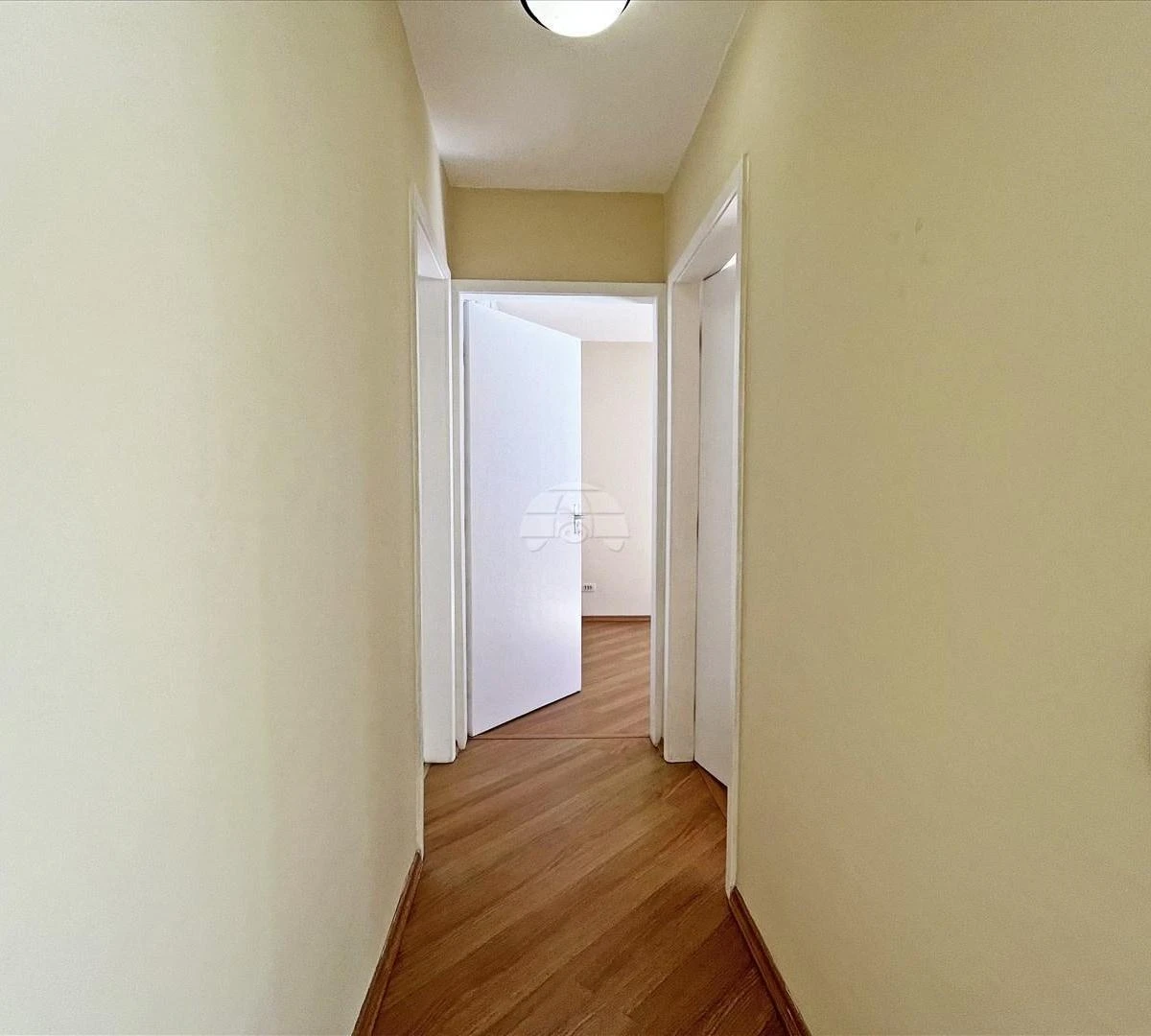 2-bedroom apartment with wood or laminate floors in Curitiba — photo 14