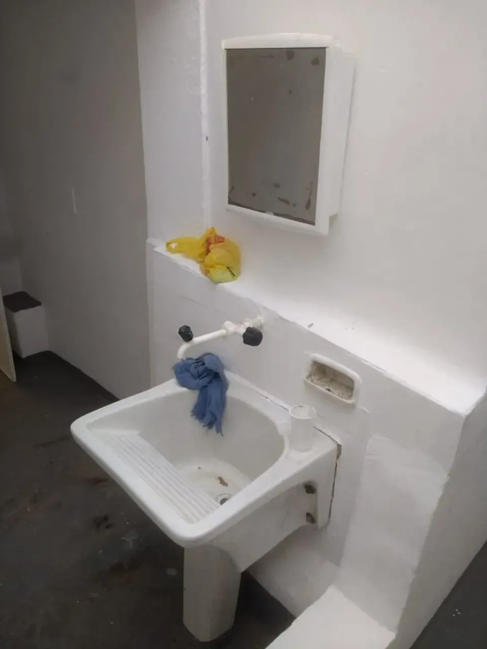 Casa sem mobília com 4 quartos e 1 banheiro — photo 4