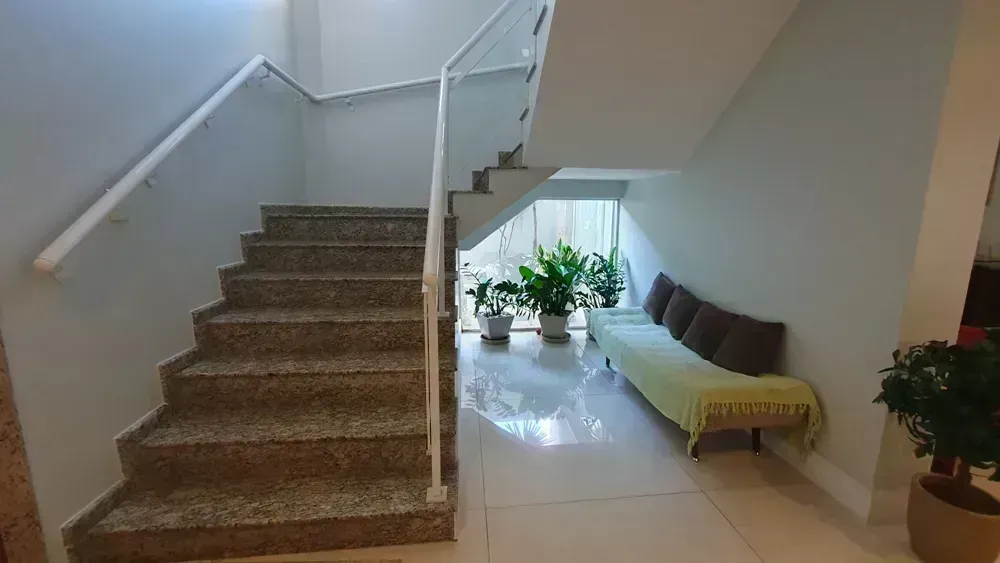 650 m² house with 6 en-suite bedrooms and 4 parking spots — photo 24