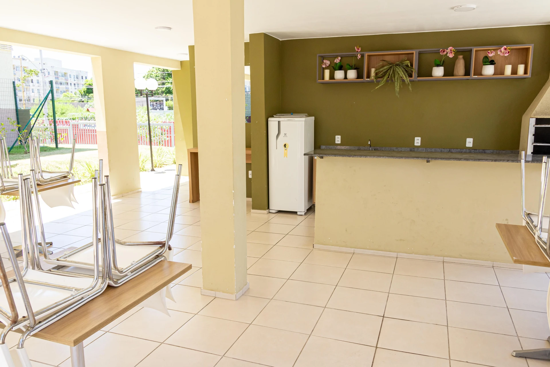 2-bedroom apartment in a building with a pool — photo 43