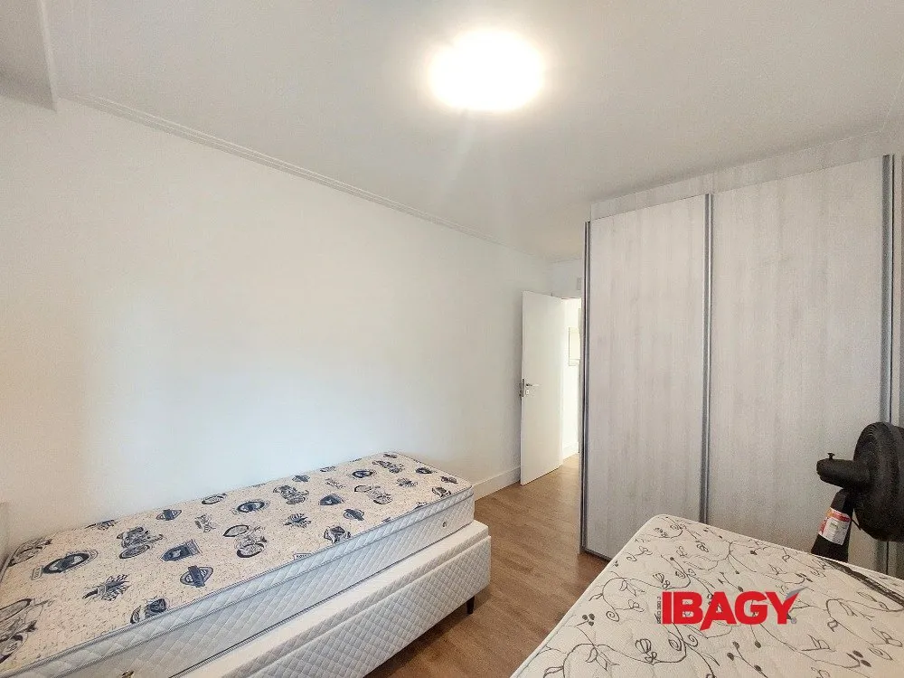 Furnished 2-suite apartment with enclosed balcony — photo 22
