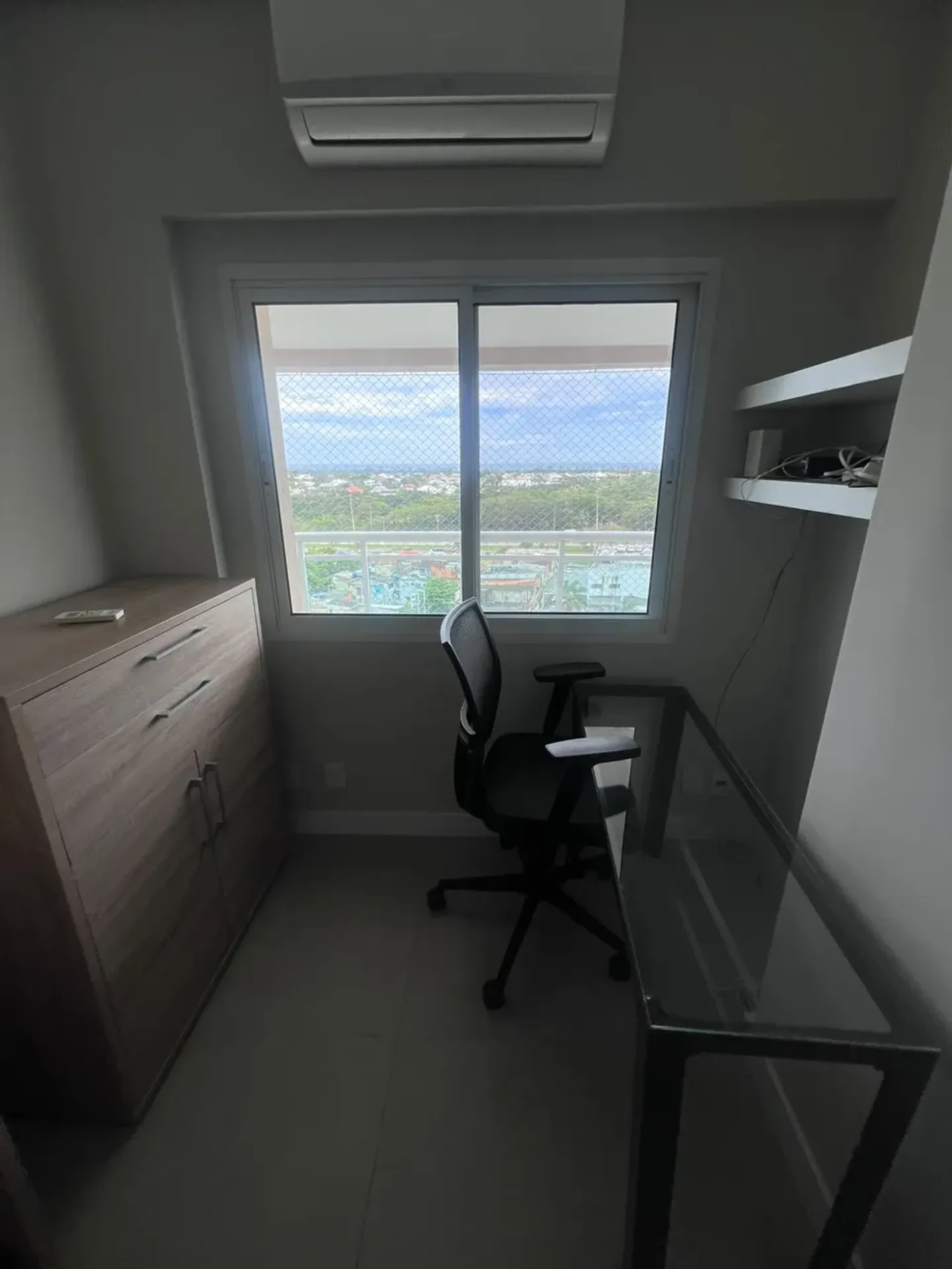 Apartment on the 10th floor with a grill on the balcony — photo 9