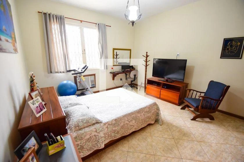Rental house with 6 bedrooms and 260 m² total area — photo 13