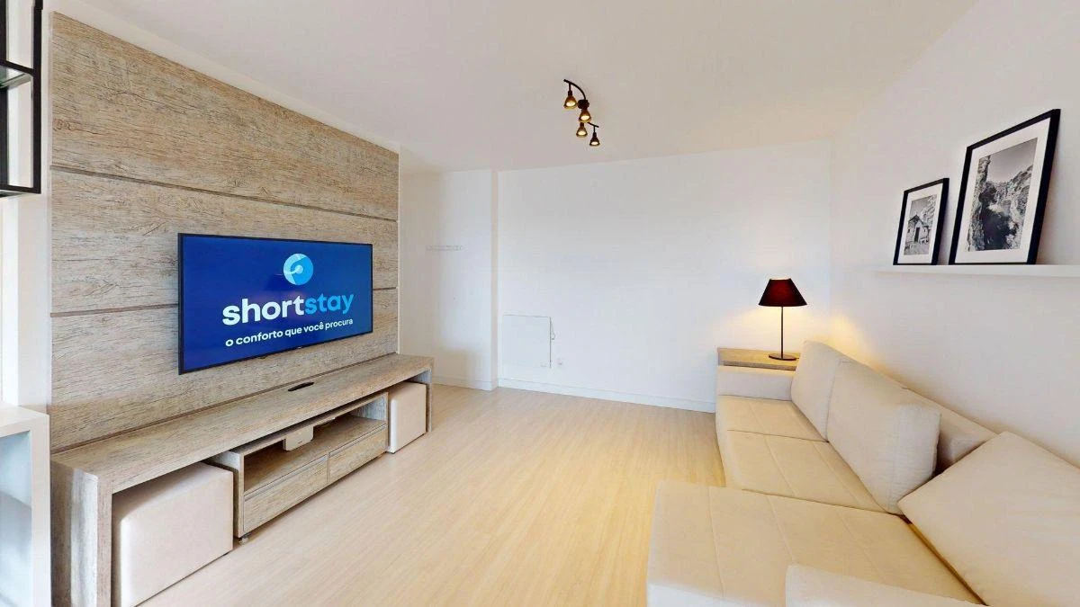 Furnished apartment, 95 m², with a glass-enclosed balcony — photo 36
