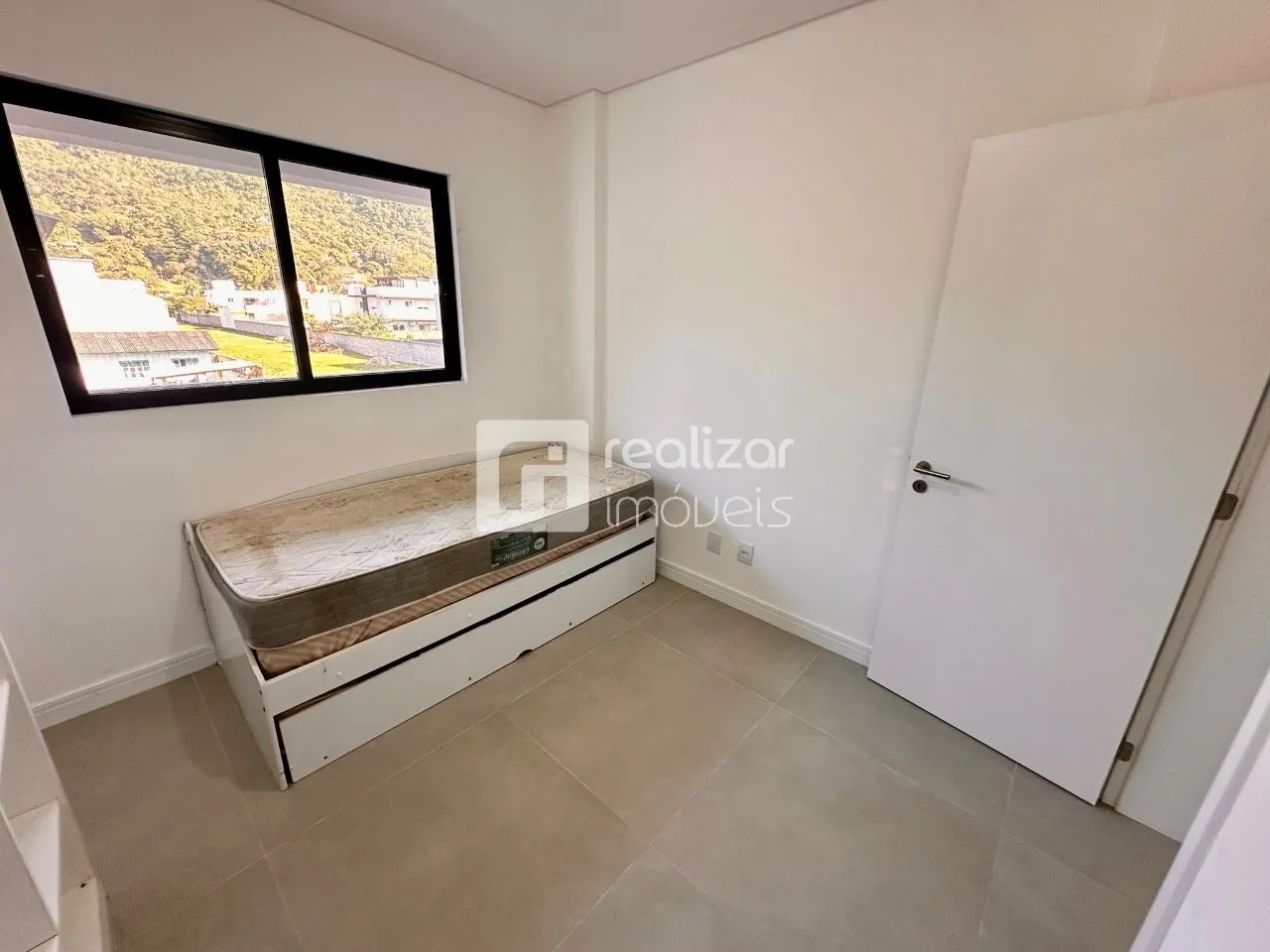 Furnished 2-bedroom apartment with integrated kitchen — photo 23