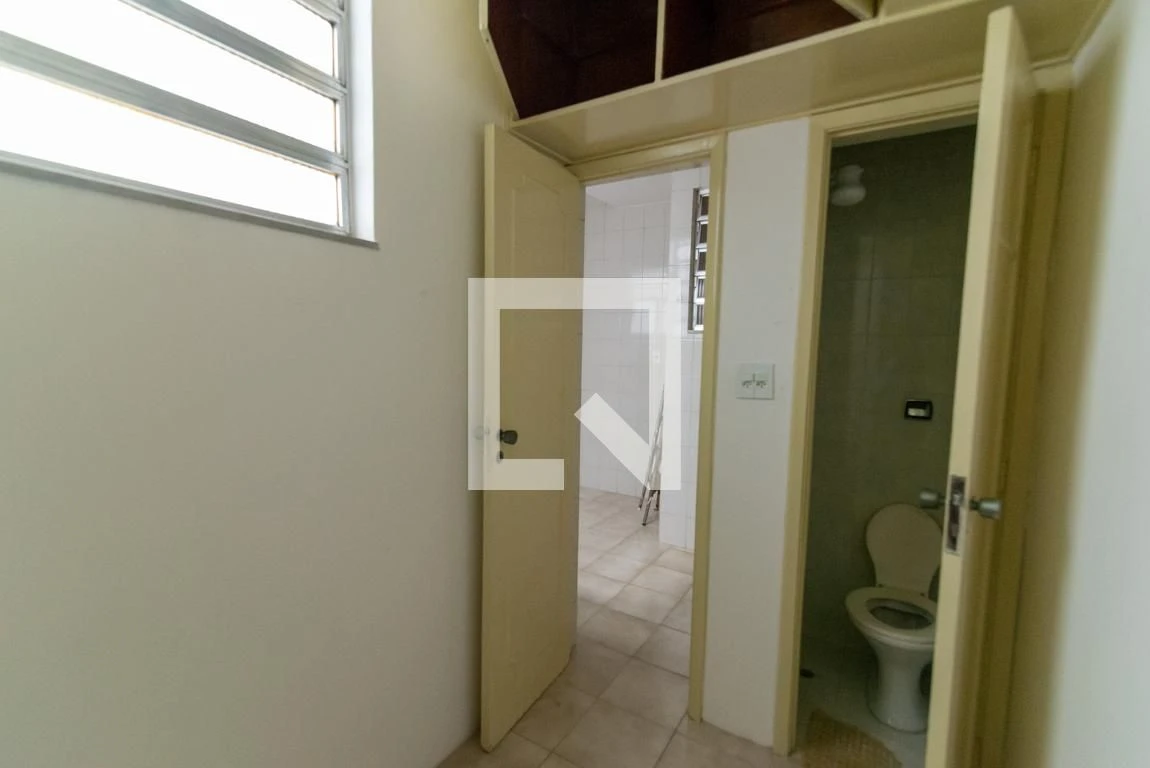 Bathtub in a 3-bedroom apartment, 110 m² — photo 53