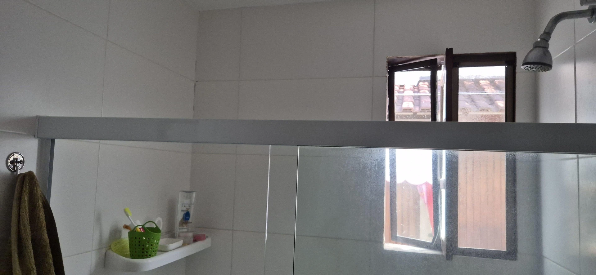 30 m² studio with a washing machine and a home office — photo 13