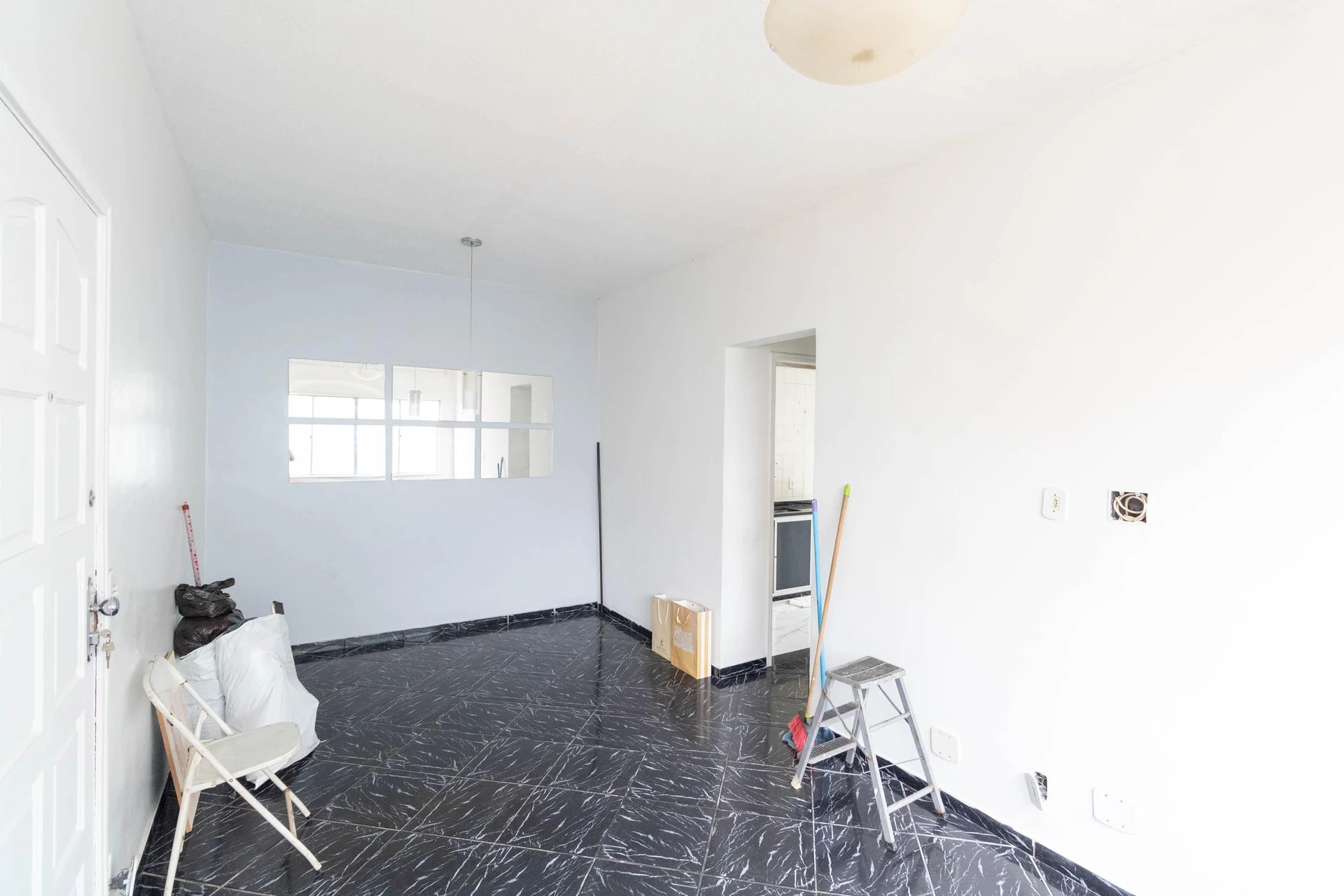 2-bedroom apartment in a building with a gym — photo 25