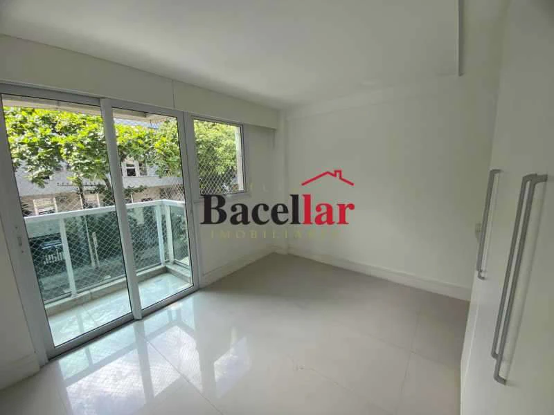 Apartamento con 4 suites y 229 m² con cocina cerrada — photo 23