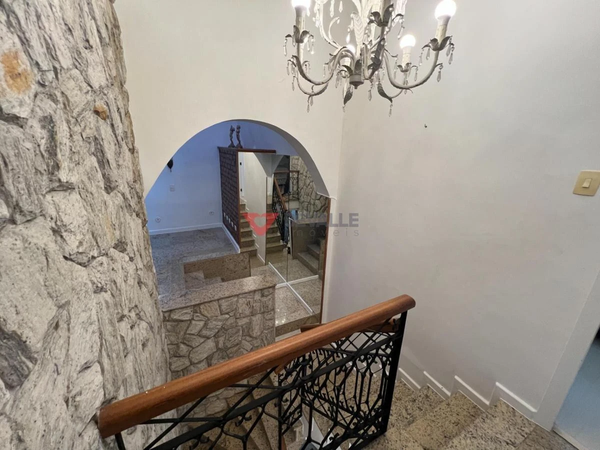 220 m² house with a washing machine and a home office — photo 44