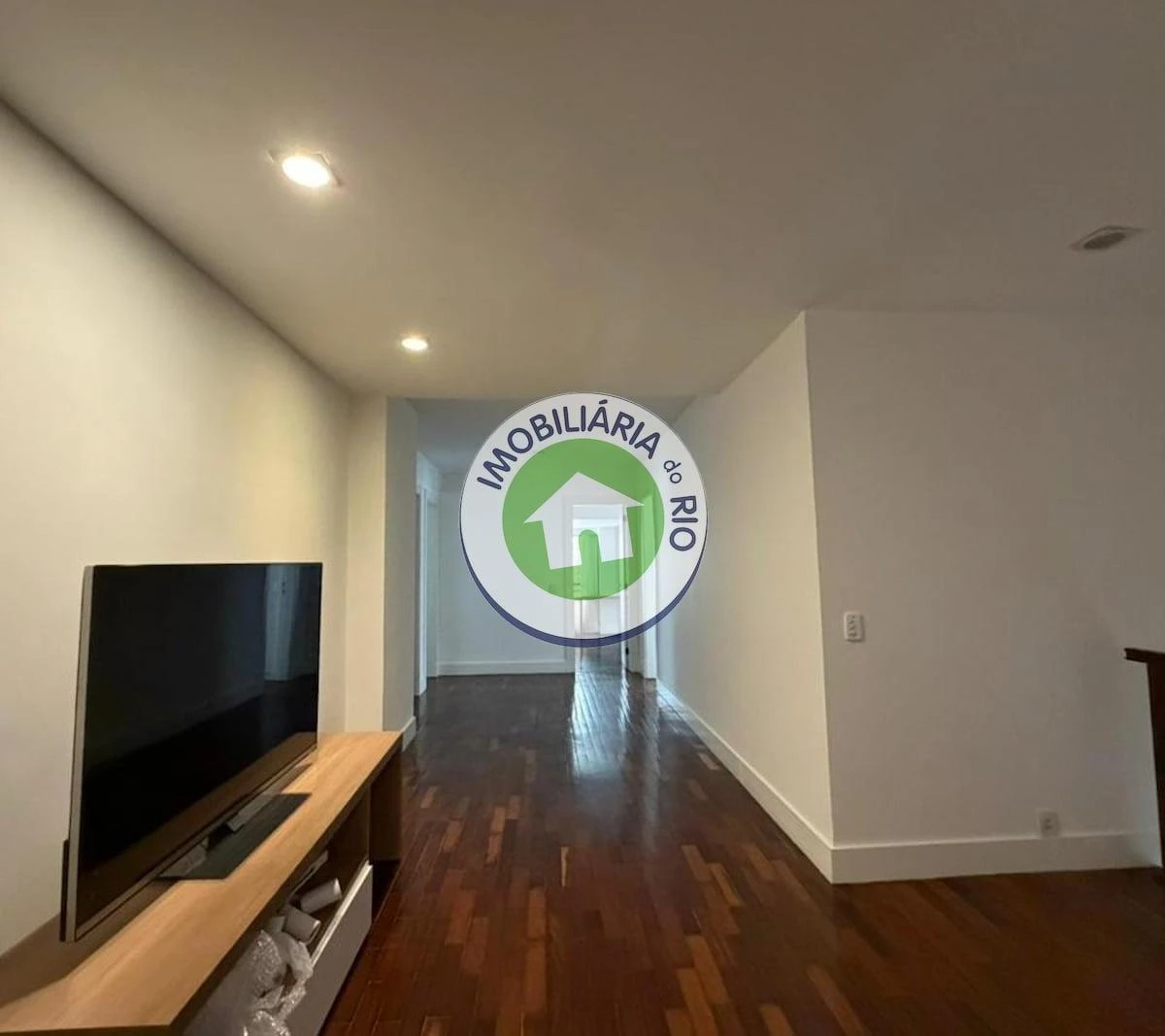 4-bedroom rental with 5 bathrooms and water views — photo 27