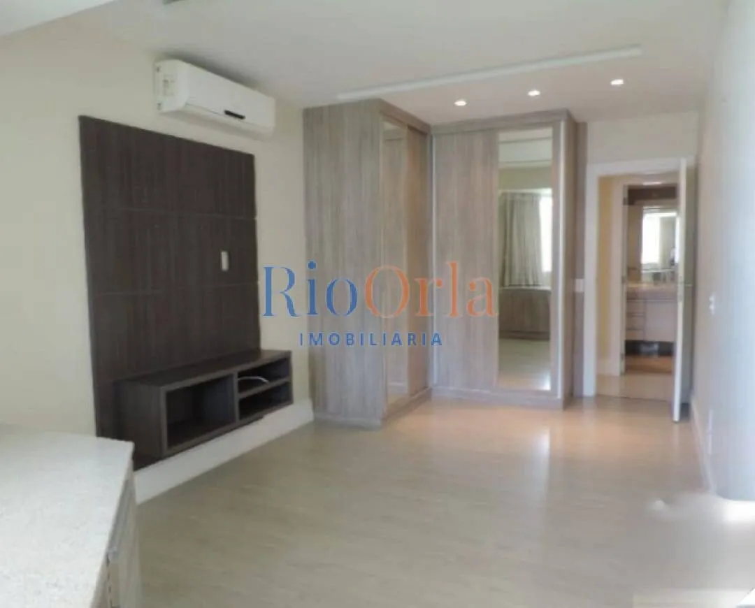Unfurnished apartment with 4 bedrooms and 5 bathrooms — photo 16