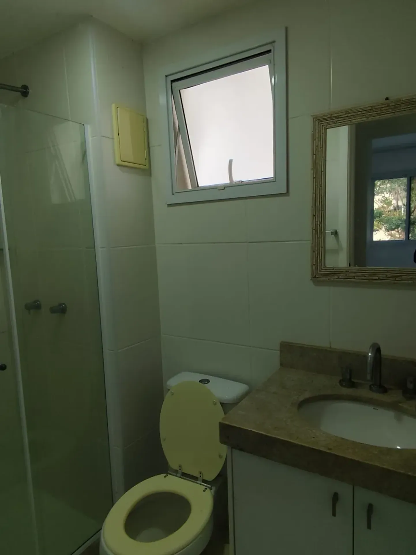 Furnished 2-bedroom apartment with private BBQ — photo 12