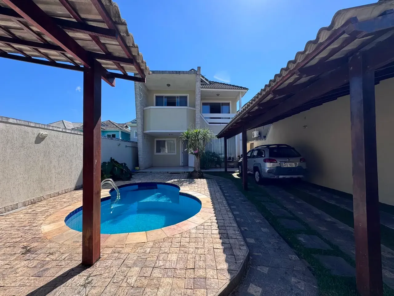 House with 5 bedrooms and 5 bathrooms, city view — photo 8