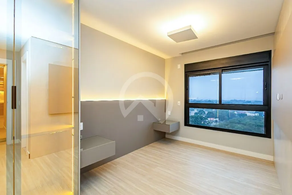 2-bedroom apartment with open-plan kitchen and parking — photo 13
