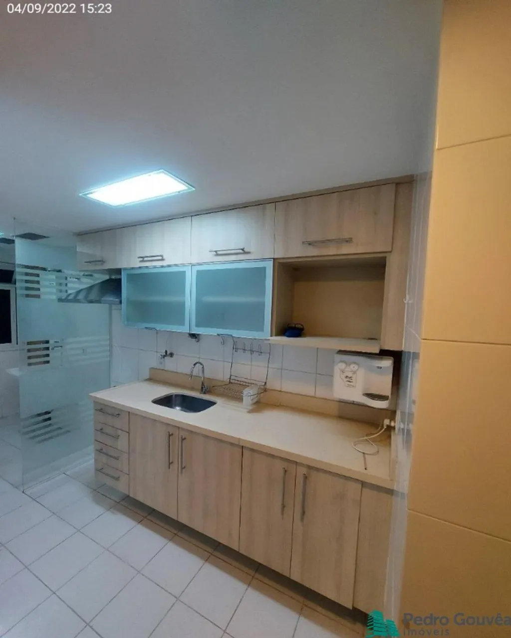 Apartamento residencial com cozinha fechada e coifa — photo 4