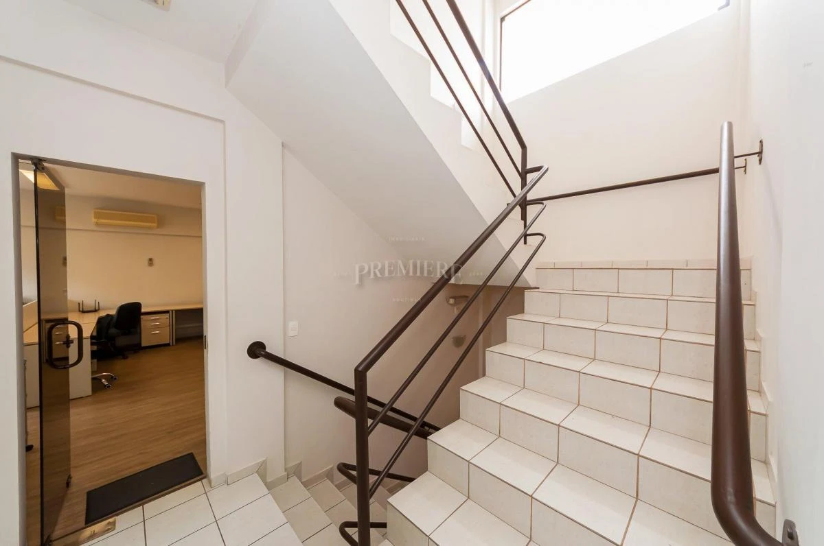 7-bedroom house with a home office — photo 20