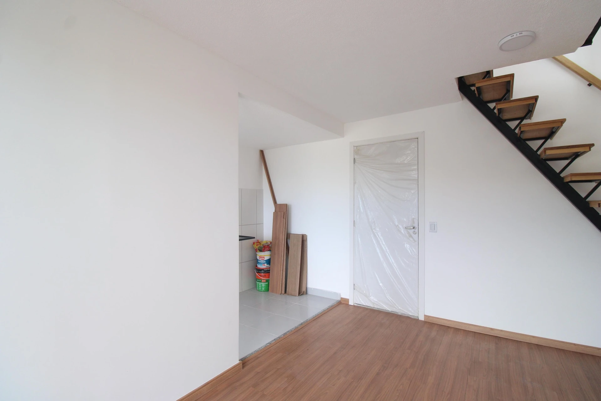 Unfurnished 2-bedroom apartment with balcony and private garden — photo 30