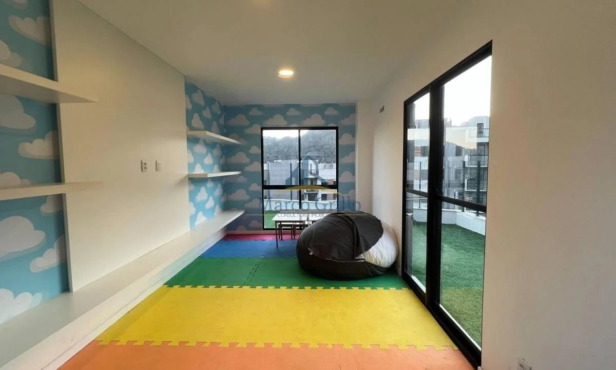 Apartment with balcony and mountain views — photo 24
