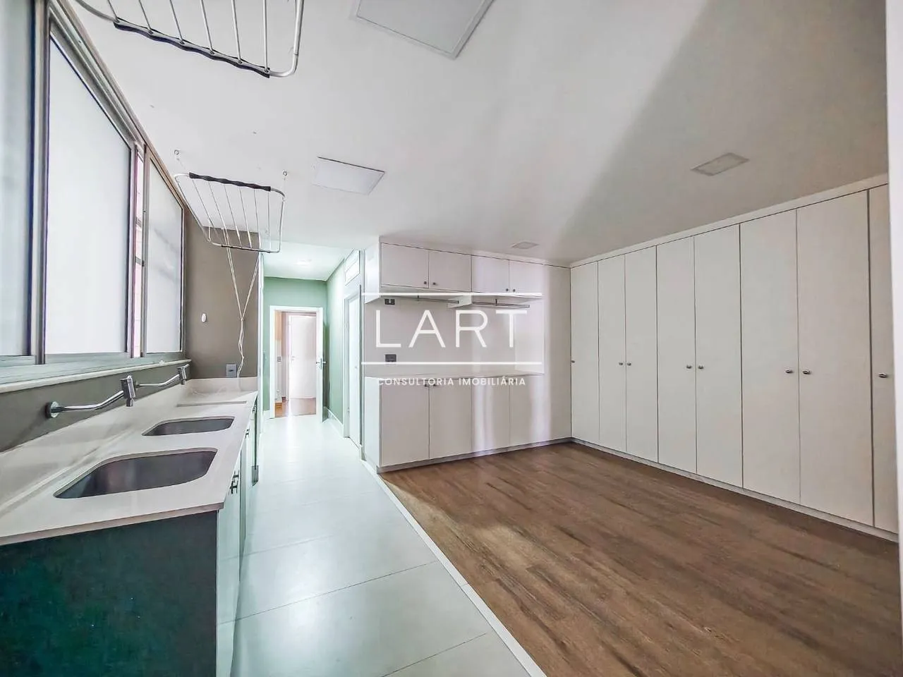 Furnished apartment, 465 m², with a water view — photo 25