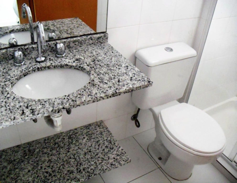 Студия 37 м² с панорамными окнами и застеклённым балконом — photo 10